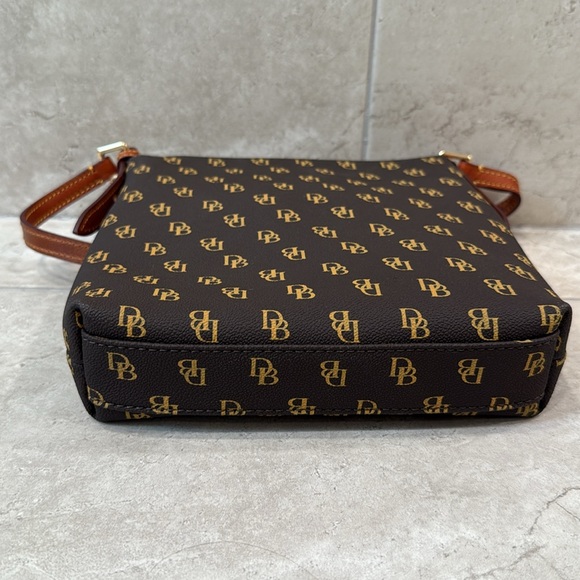 Dooney & Bourke NWOT Gretta Letter Carrier Crossbody Logo - Picture 4 of 7
